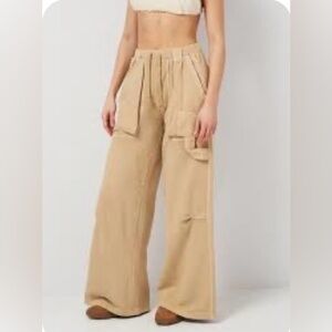ZARA Washed Plush Cargo Pants – Wide Leg Utility Streetwear (Size M)